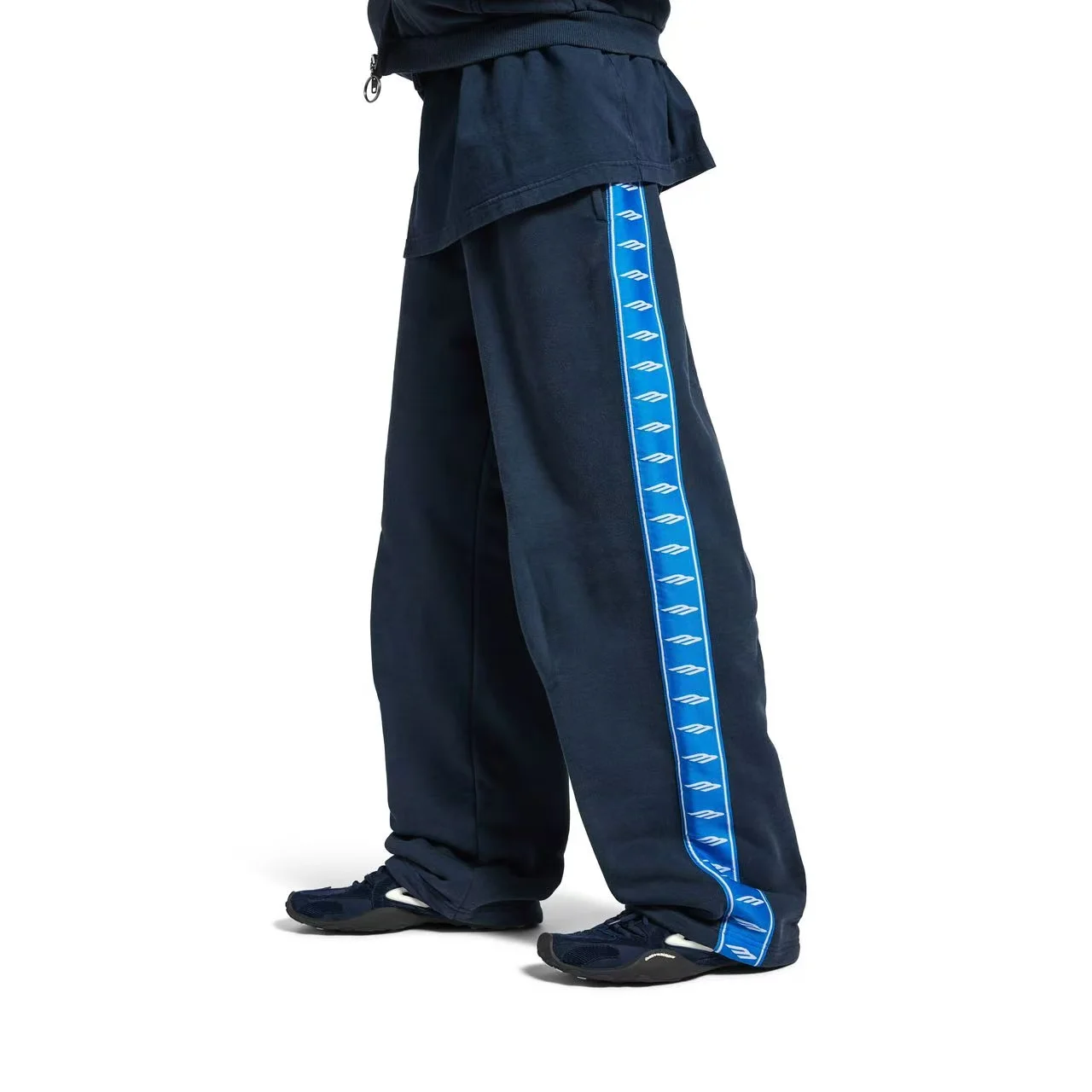 Stripe Baggy Logo-Tape Sweatpants D22518621 — view 4