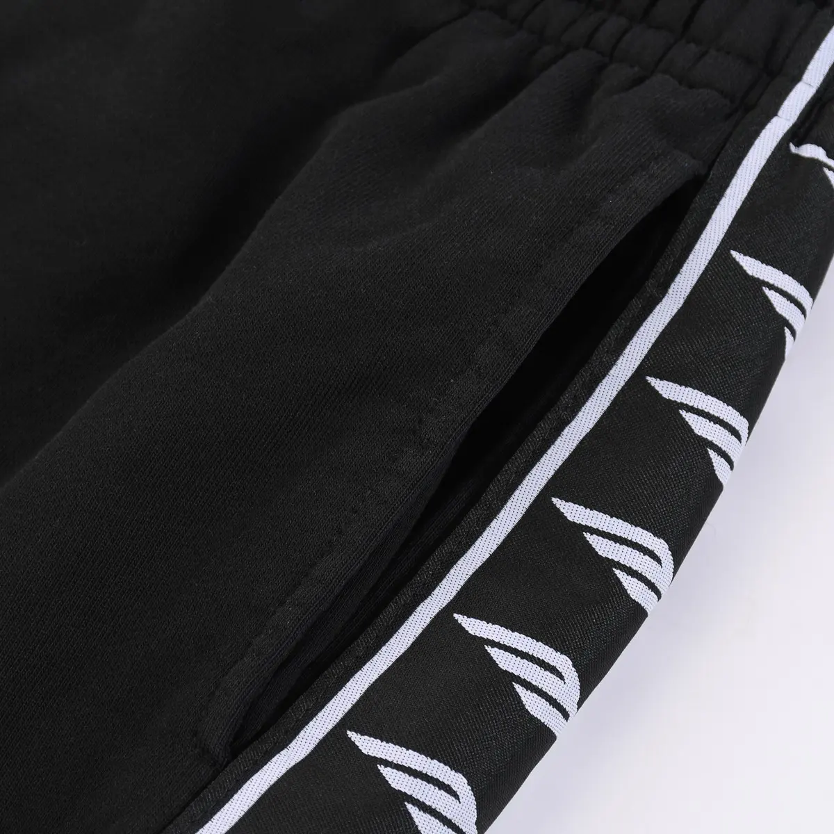 Logo-Stripe Baggy Cotton-Jersey Sweatpants D22518718 — view 4