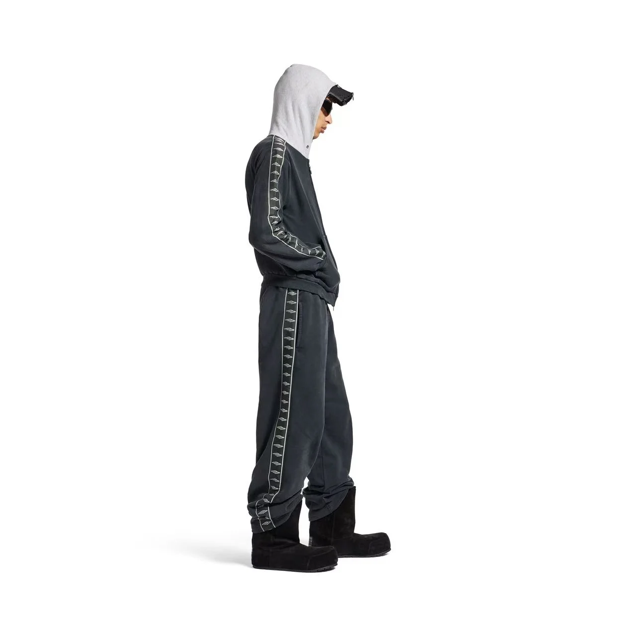 Stripe Baggy Logo-Tape Sweatpants D22518618 — view 2