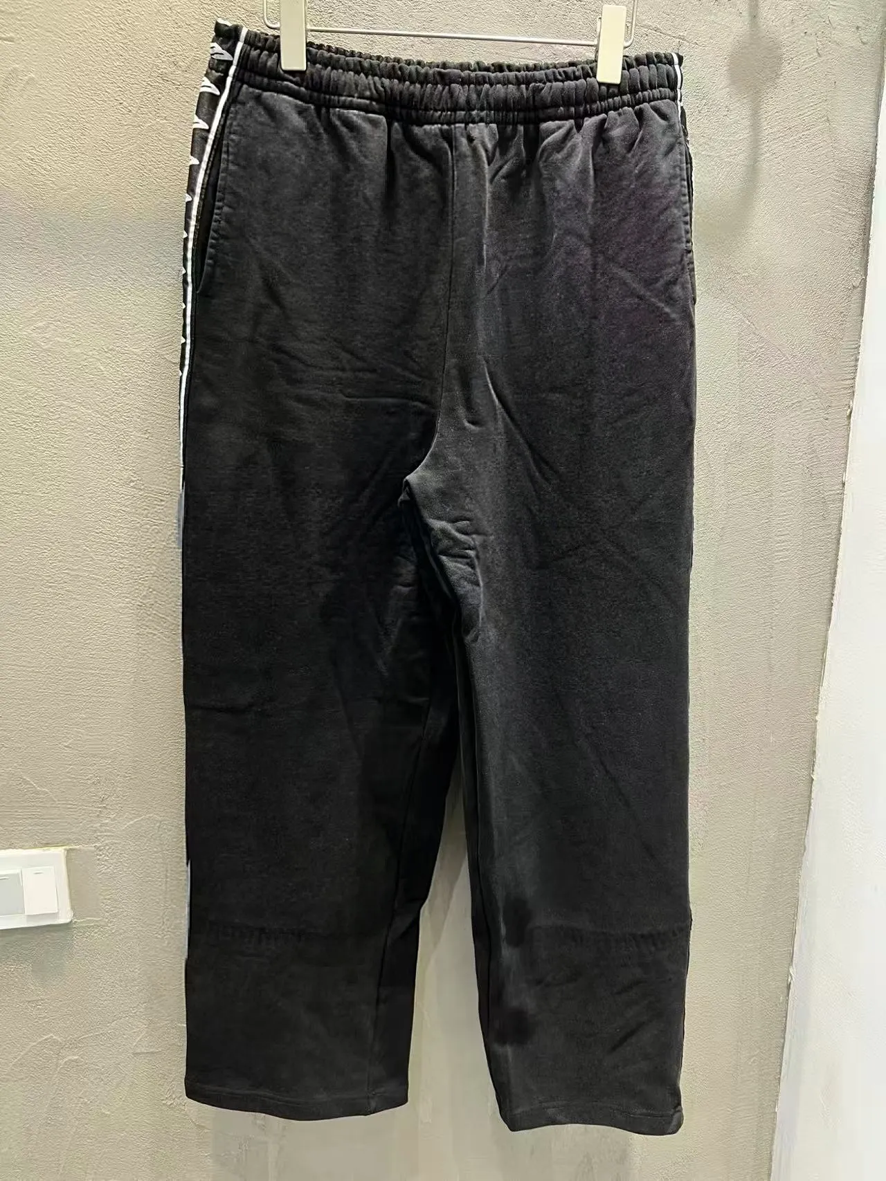 Logo-Stripe Baggy Sweatpants D22518619
