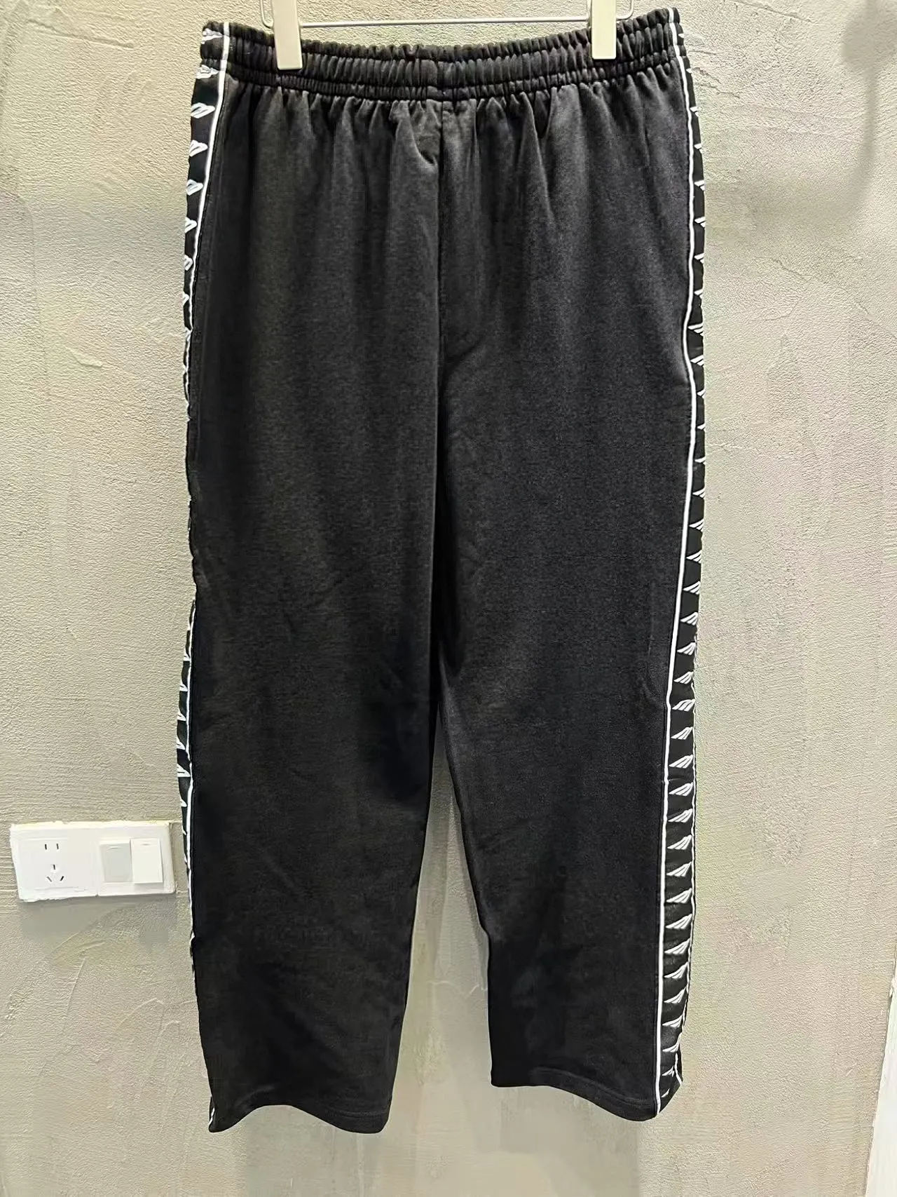 Logo-Stripe Baggy Sweatpants D22518619 — view 2