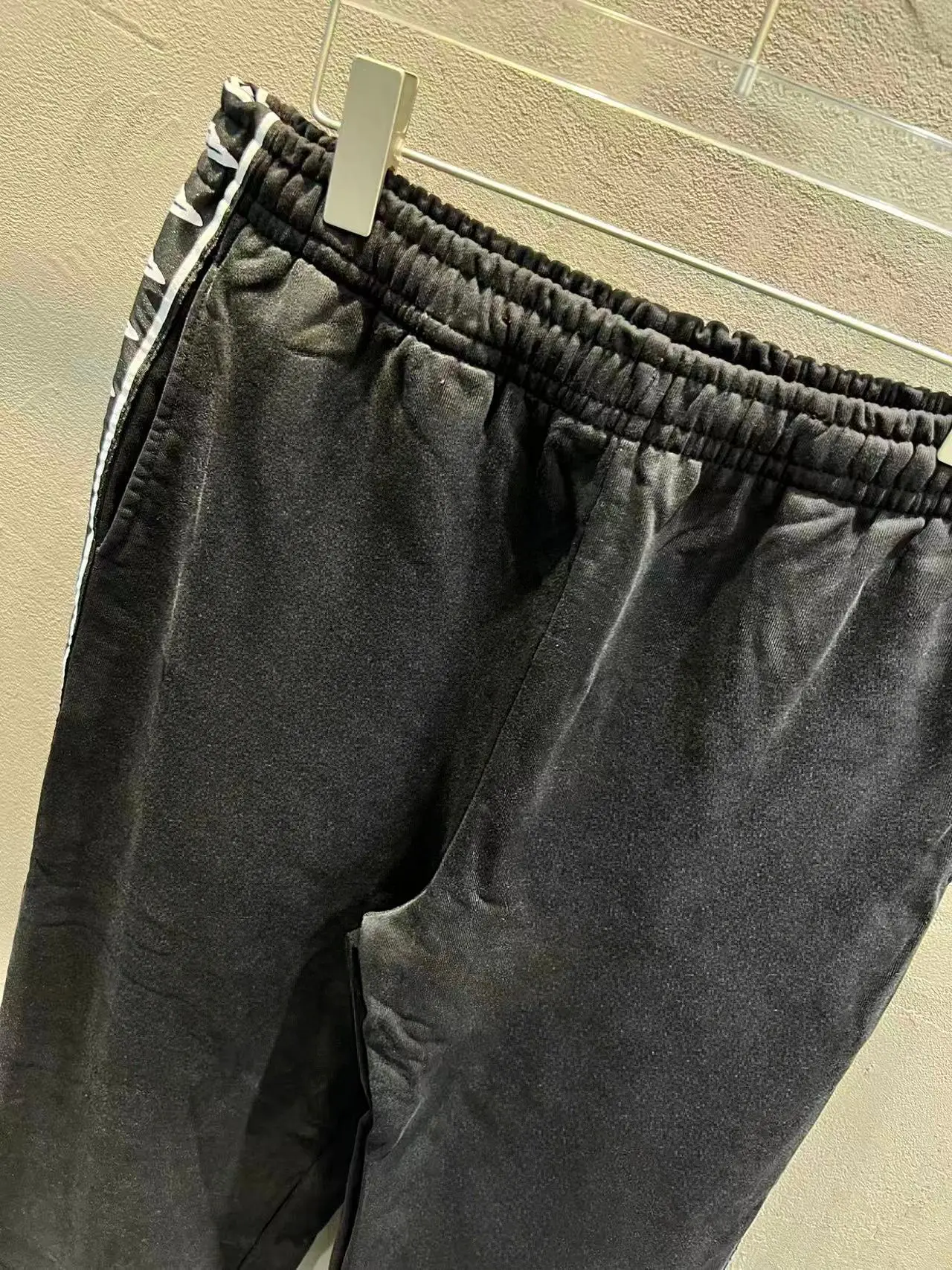 Logo-Stripe Baggy Sweatpants D22518619 — view 3