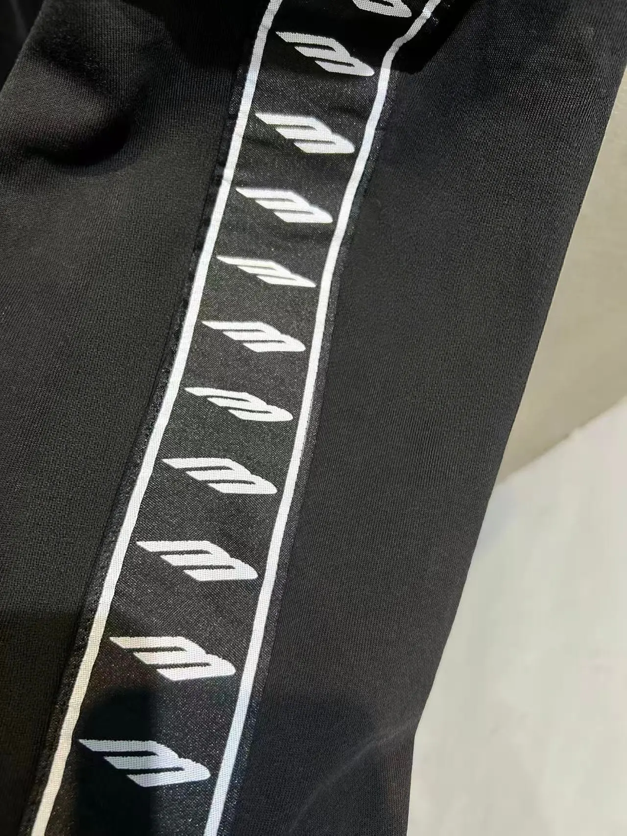 Logo-Stripe Baggy Sweatpants D22518619 — view 5