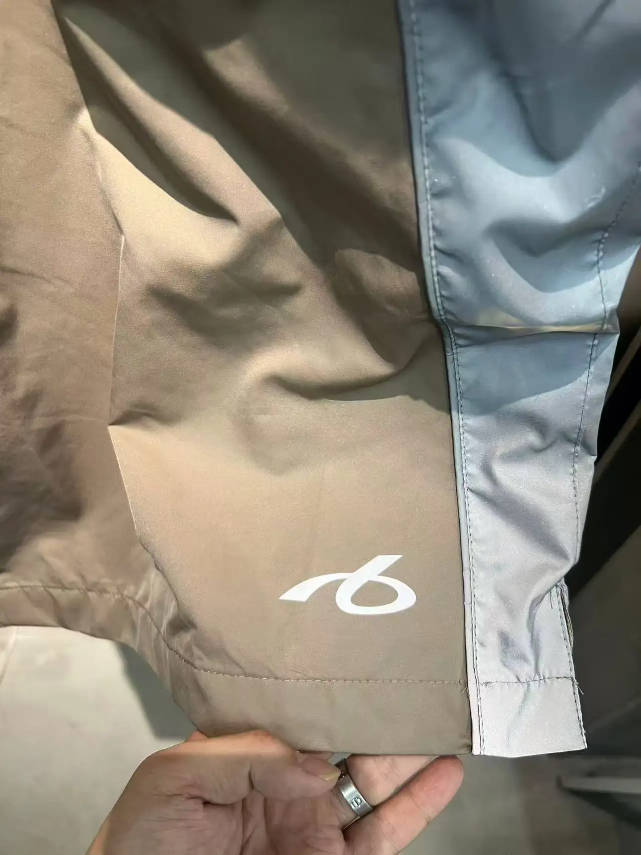 Bodies Reflective Poplin Sports Shorts D21018677 — view 24