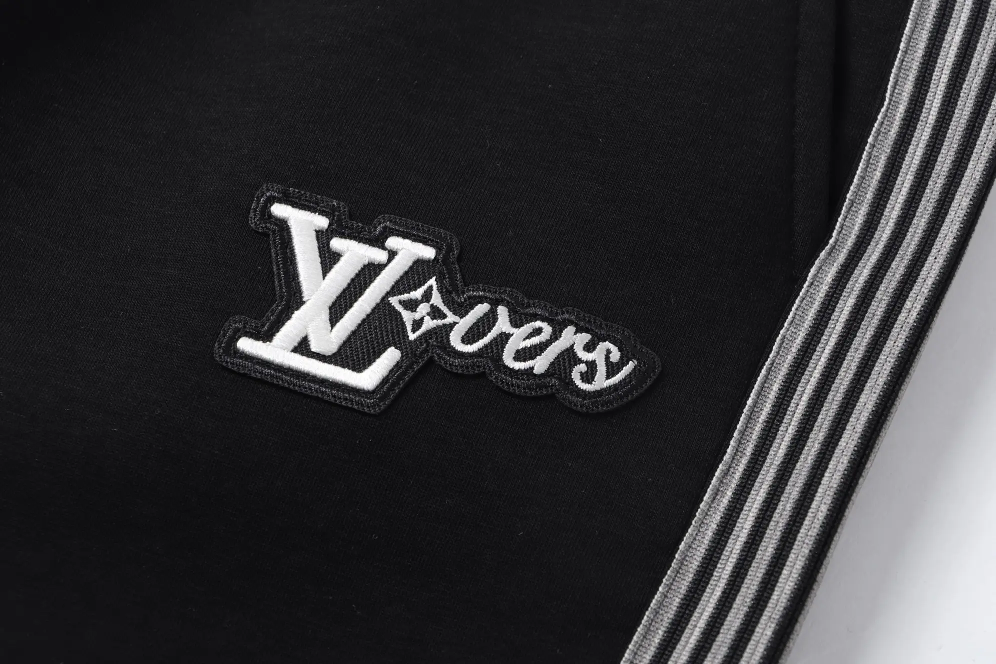 Logo Patch Striped Trim Casual Shorts D14011017 — view 5