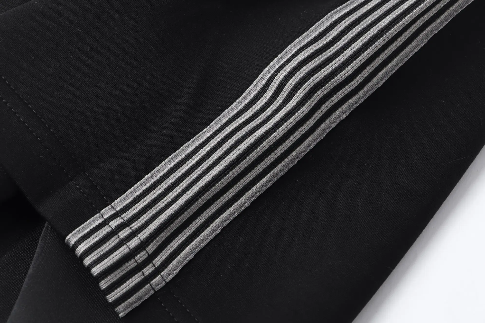 Logo Patch Striped Trim Casual Shorts D14011017 — view 7