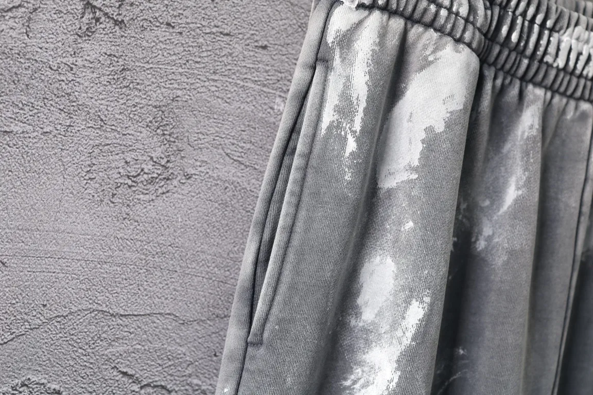 Graffiti Paint-Splatter Embroidered Sweats D30918815 — view 4