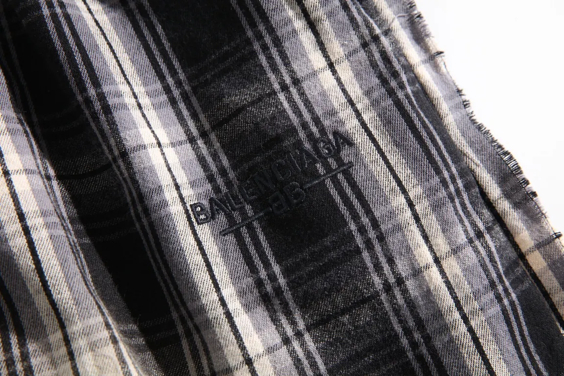 Distressed Plaid Wide-Leg Trousers D25918797 — view 5