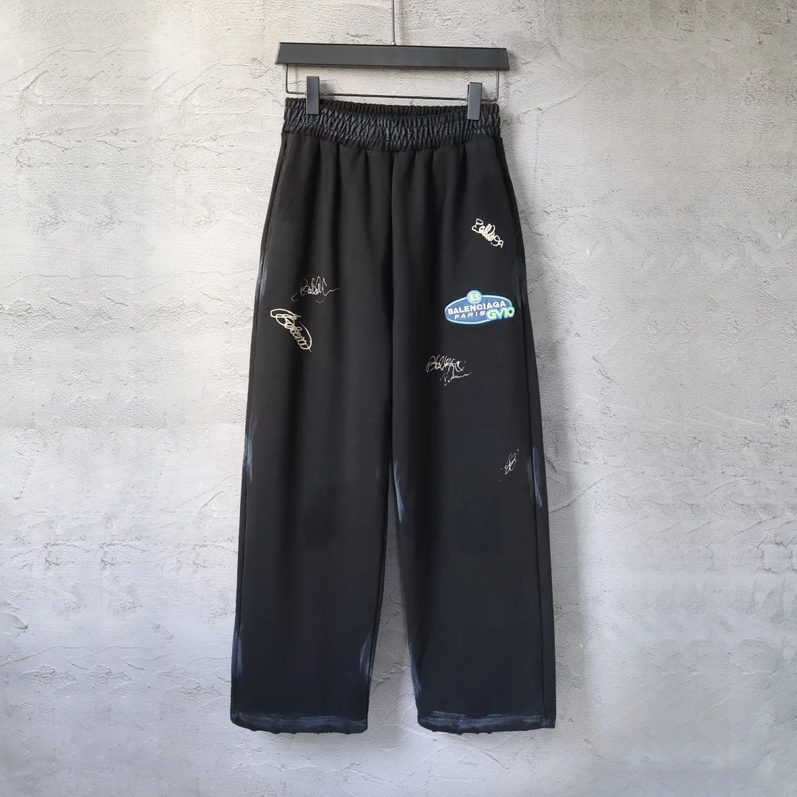 Signature Print Distressed Sweatpants D27921312