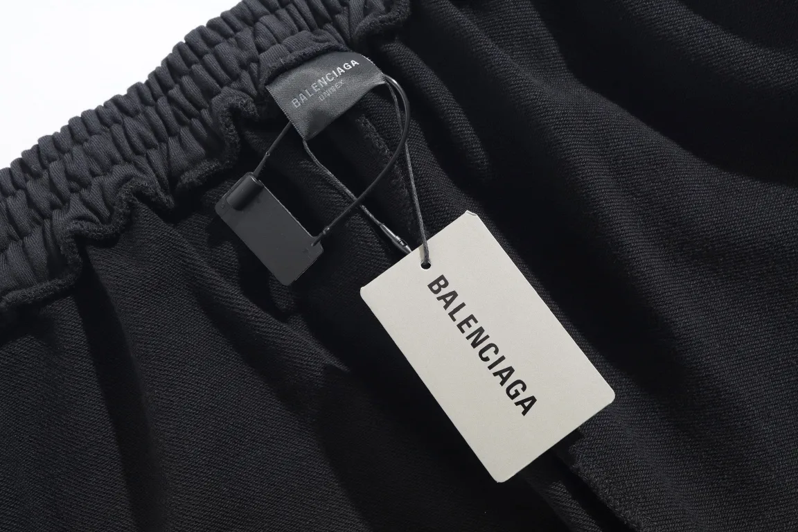 Signature Print Distressed Sweatpants D27921312 — view 18