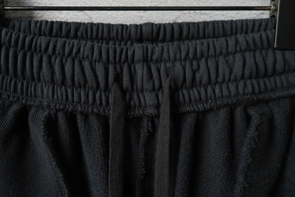 Lion Crest Embroidered Wide-Leg Sweats D25518778 — view 16