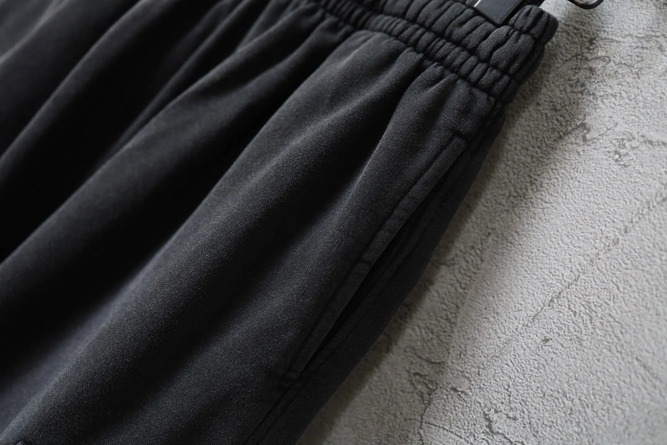Washed Cotton-Jersey Cargo Sweats D34912515 — view 4