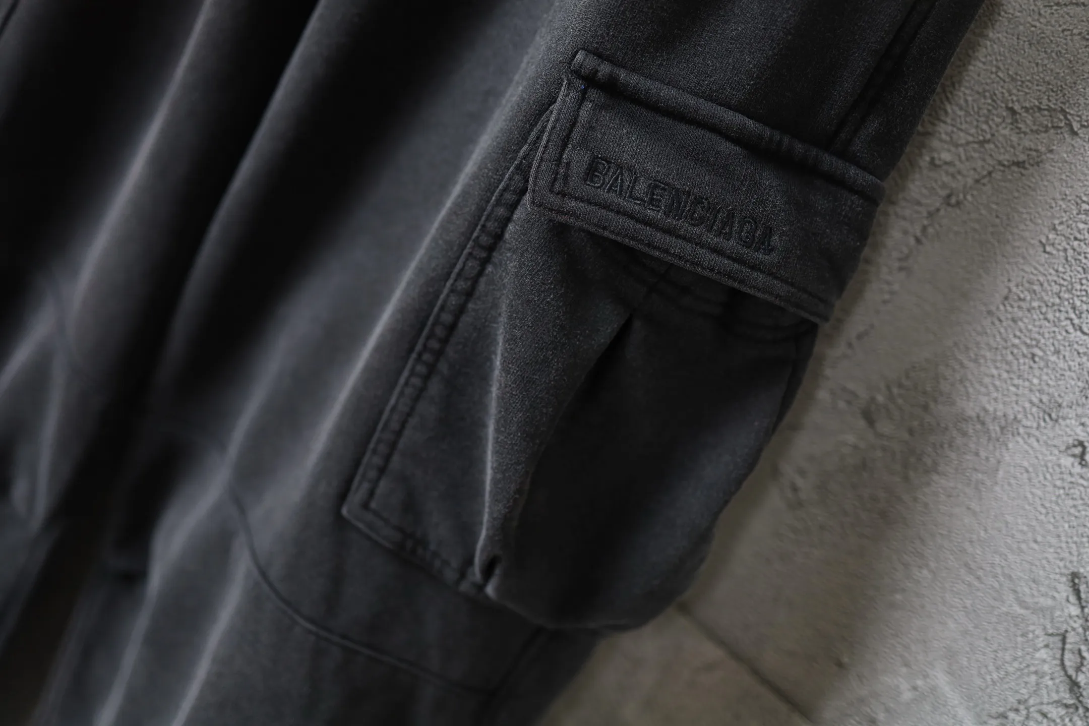 Washed Cotton-Jersey Cargo Sweats D34912515 — view 5