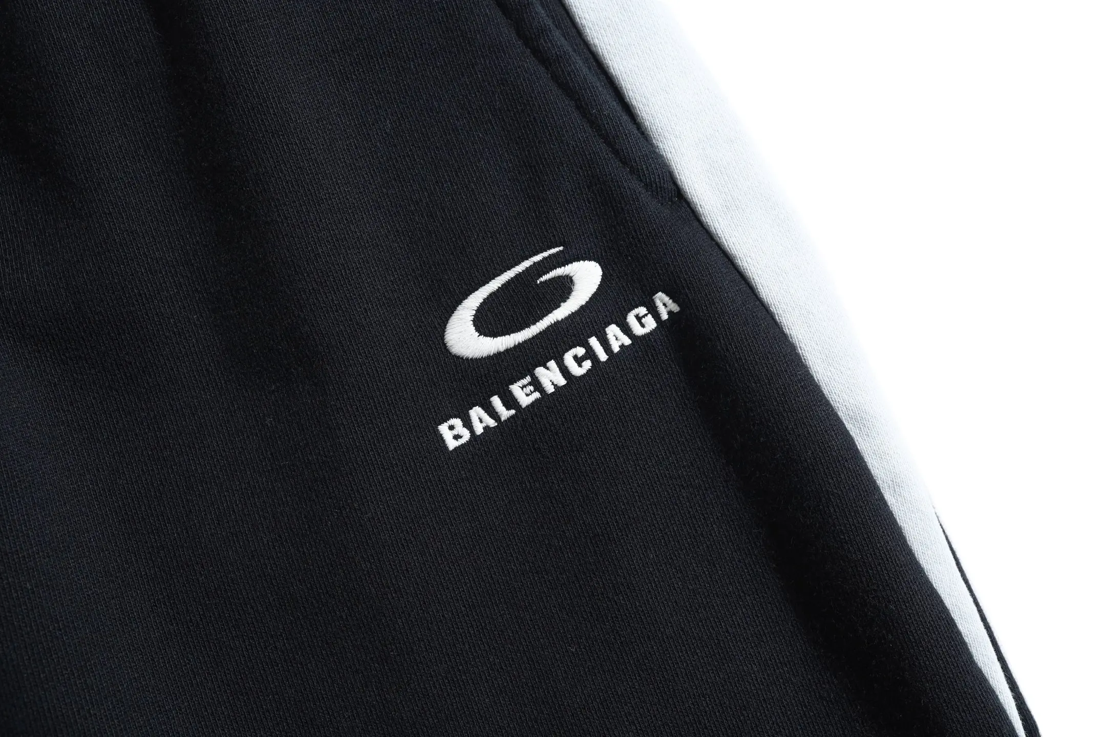 Logo-Embroidered Wide-Leg Sweatpants D31912514 — view 3