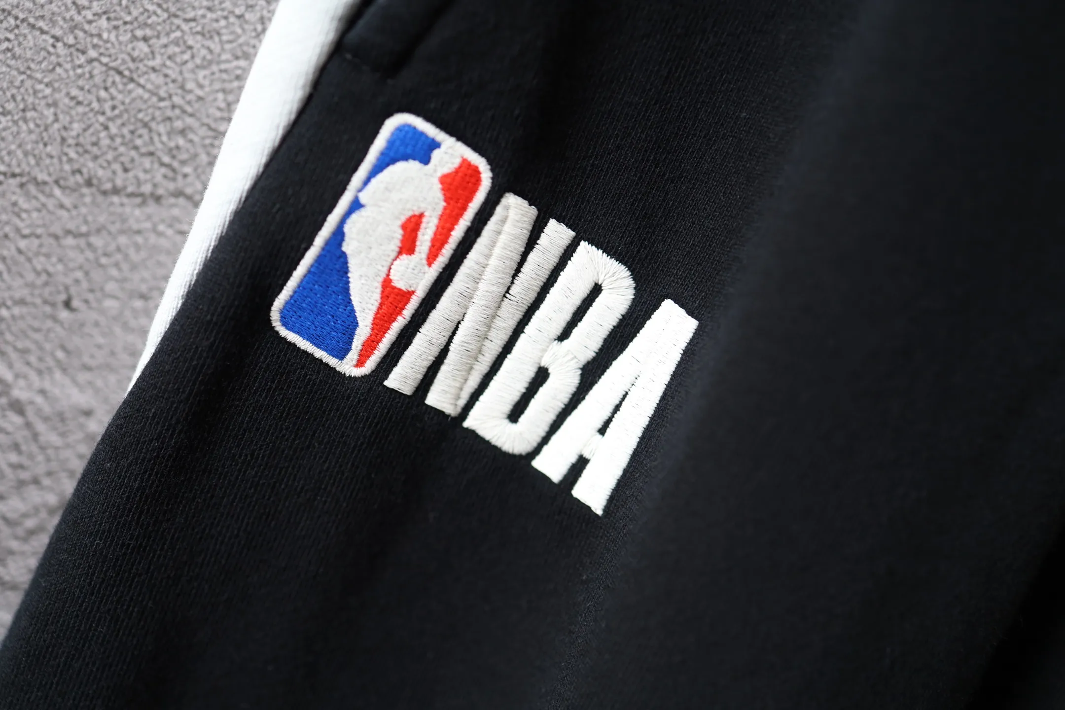 NBA Logo Embroidered Wide-Leg Sweatpants D31912513 — view 7