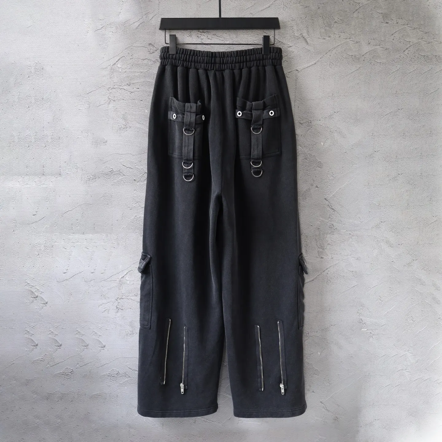 Washed Cotton Cargo Sweatpants D39921292 — view 2