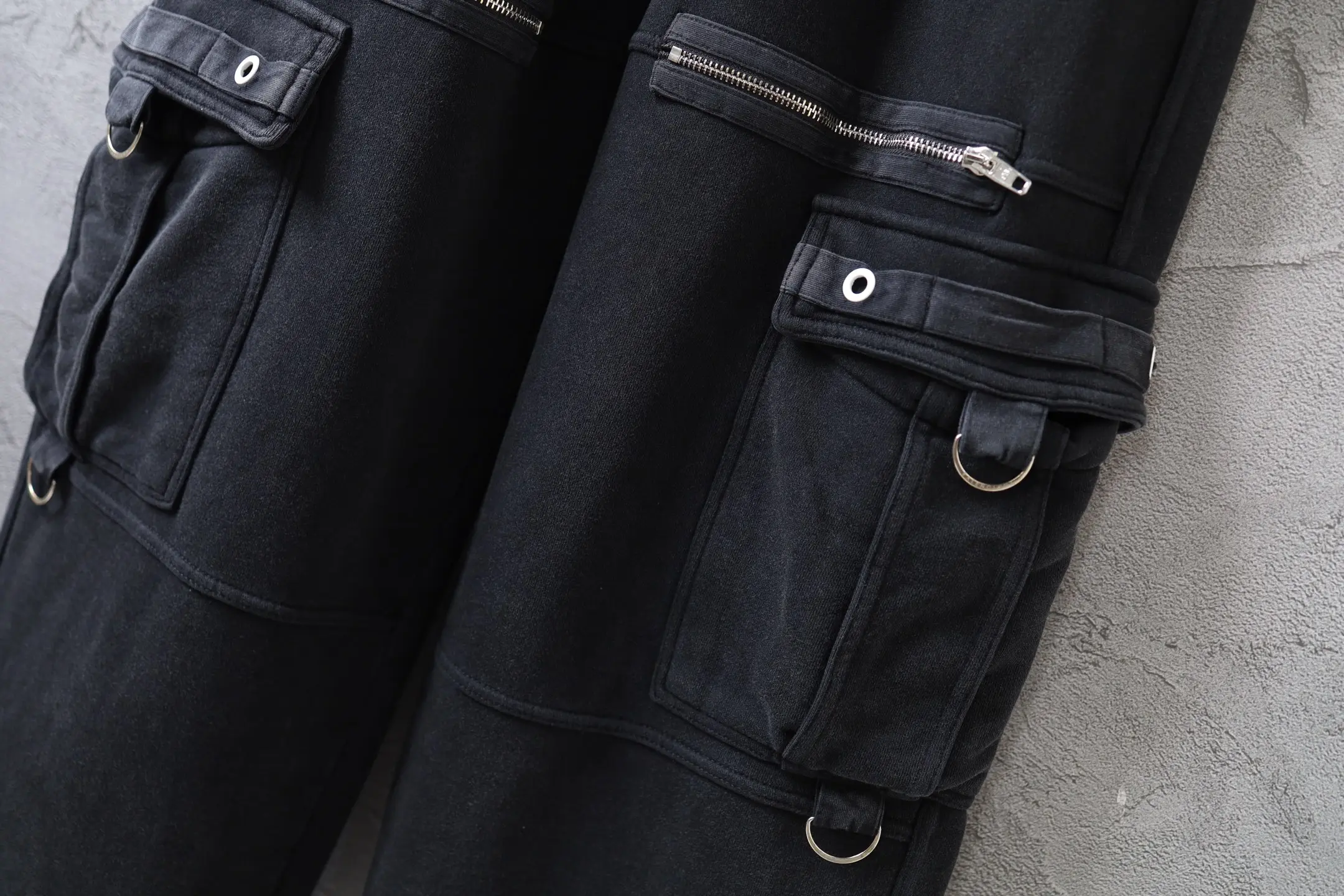 Washed Cotton Cargo Sweatpants D39921292 — view 3