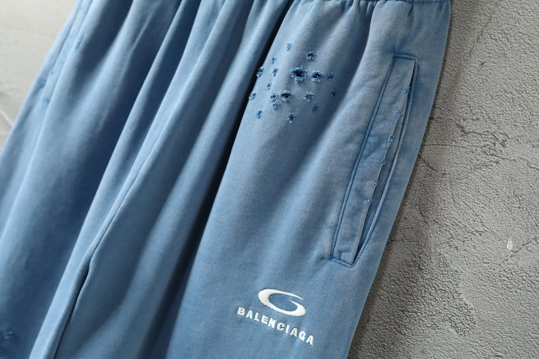Trompe L'oeil Layered Waistband Distressed Sweats D25918774 — view 3