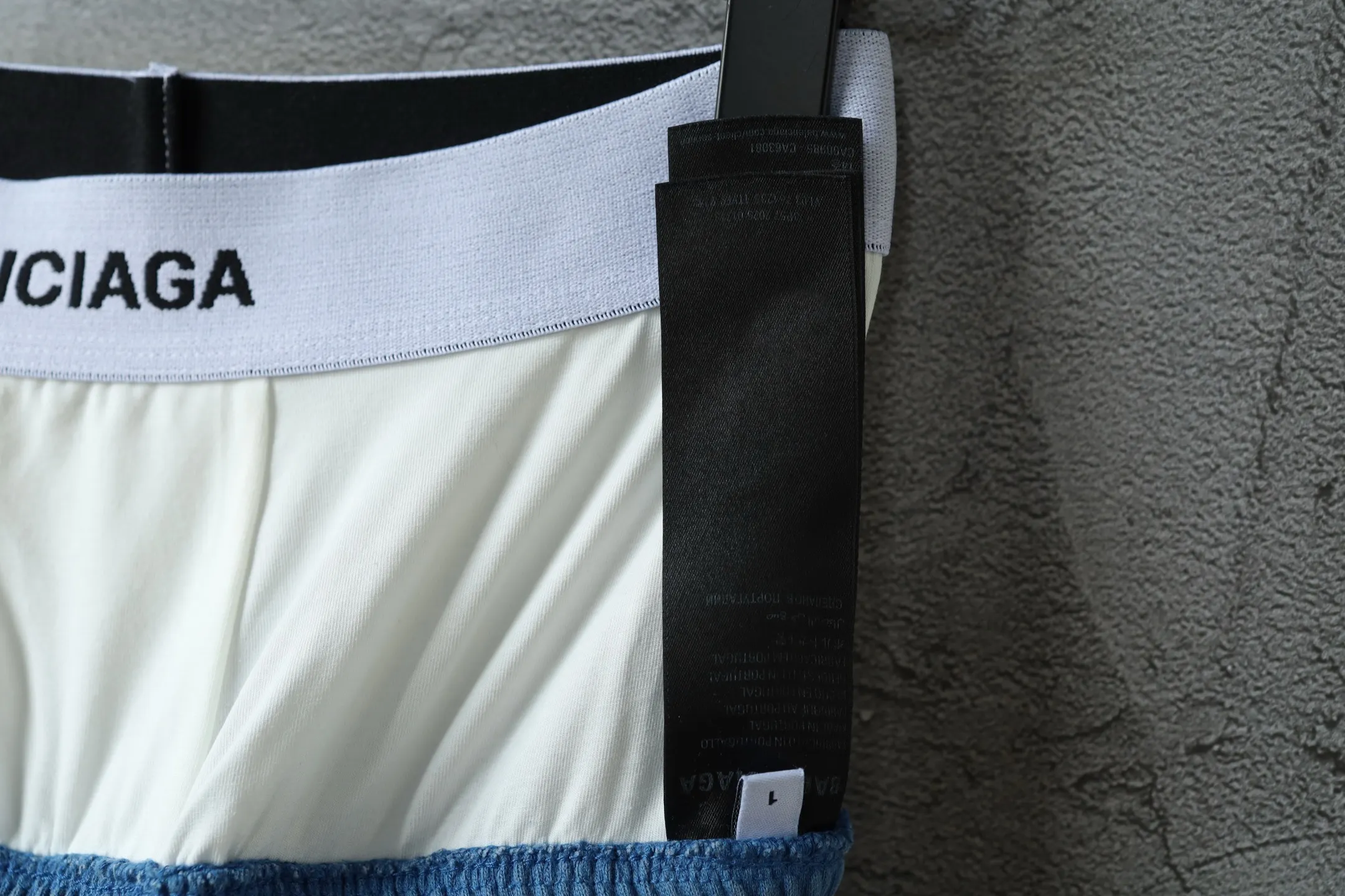 Trompe L'oeil Layered Waistband Distressed Sweats D25918774 — view 9