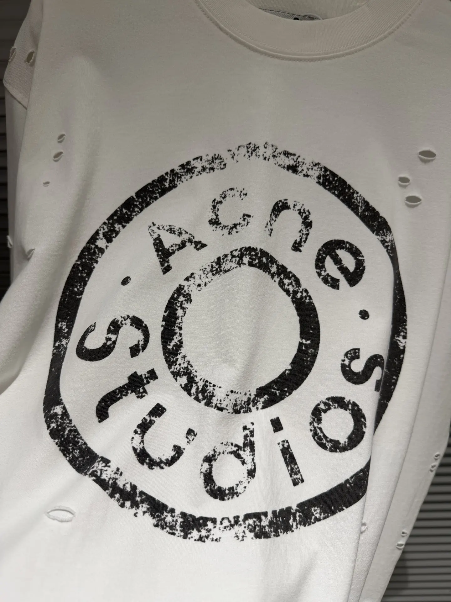 Distressed Logo-Print Cotton T-Shirt D11011378 — view 9