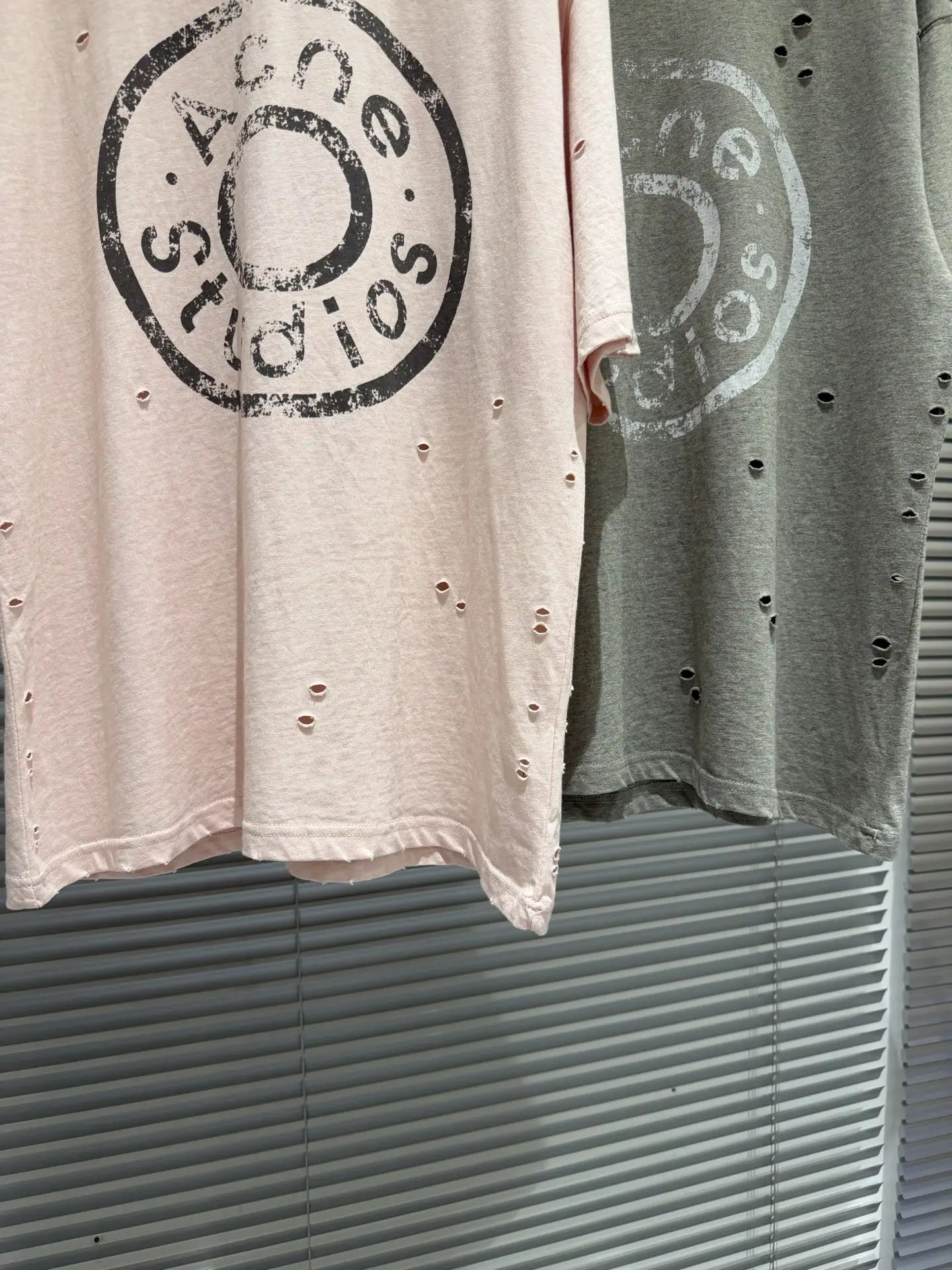 Distressed Logo-Print Cotton T-Shirt D11011378 — view 16