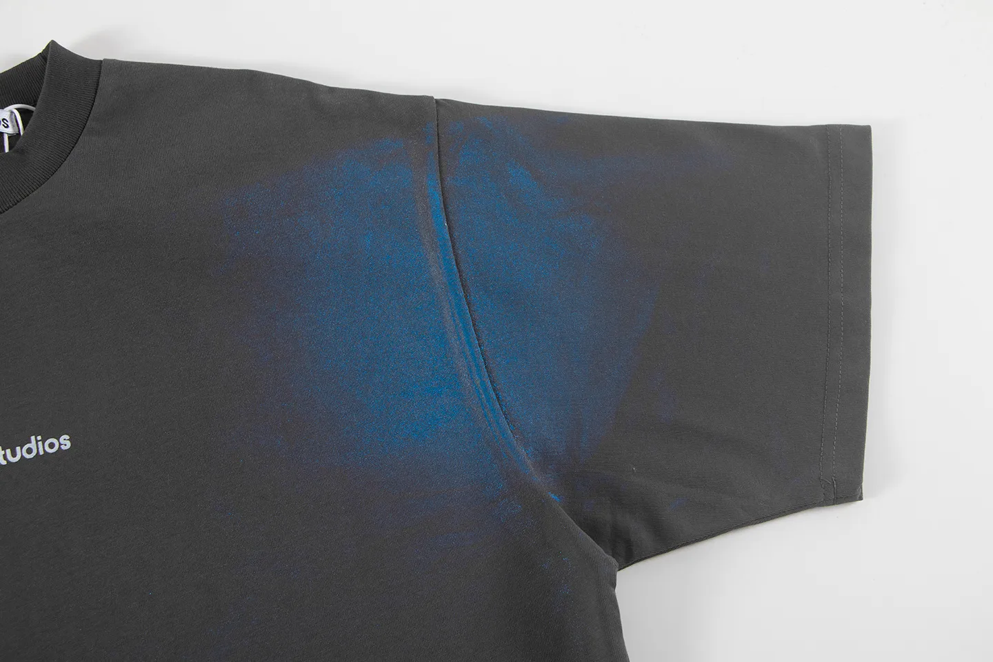Logo-Print Iridescent Spray-Paint T-Shirt D11511401 — view 7