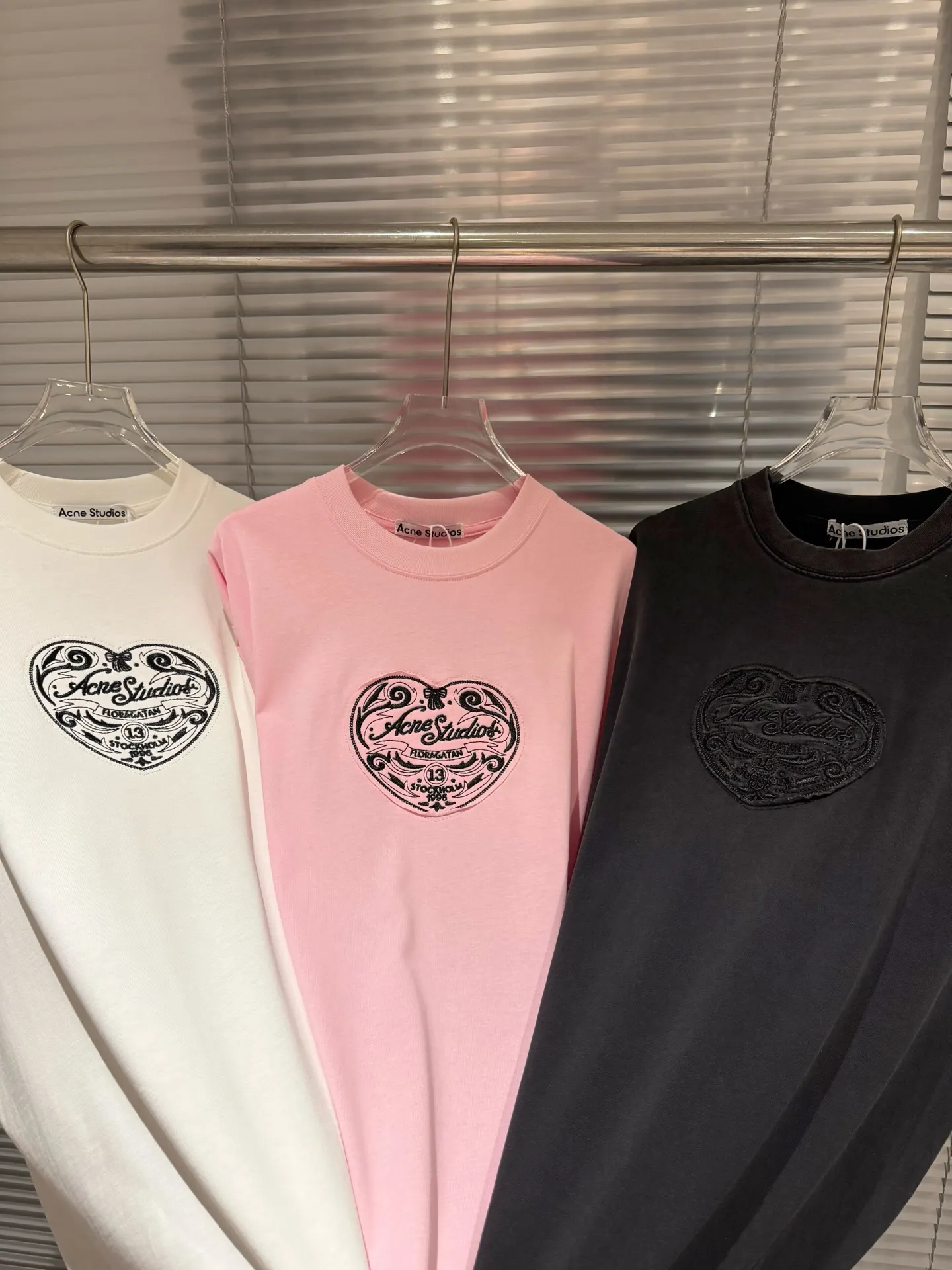 Heart Embroidery Oversized T-Shirt D10011402 — view 3