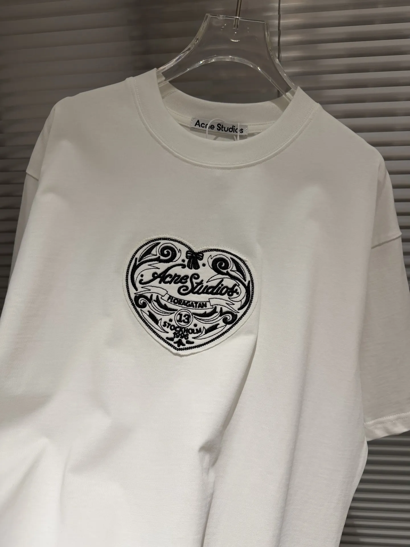 Heart Embroidery Oversized T-Shirt D10011402 — view 9