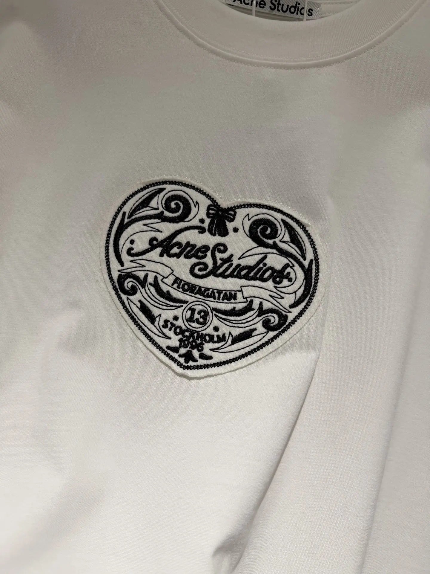 Heart Embroidery Oversized T-Shirt D10011402 — view 10