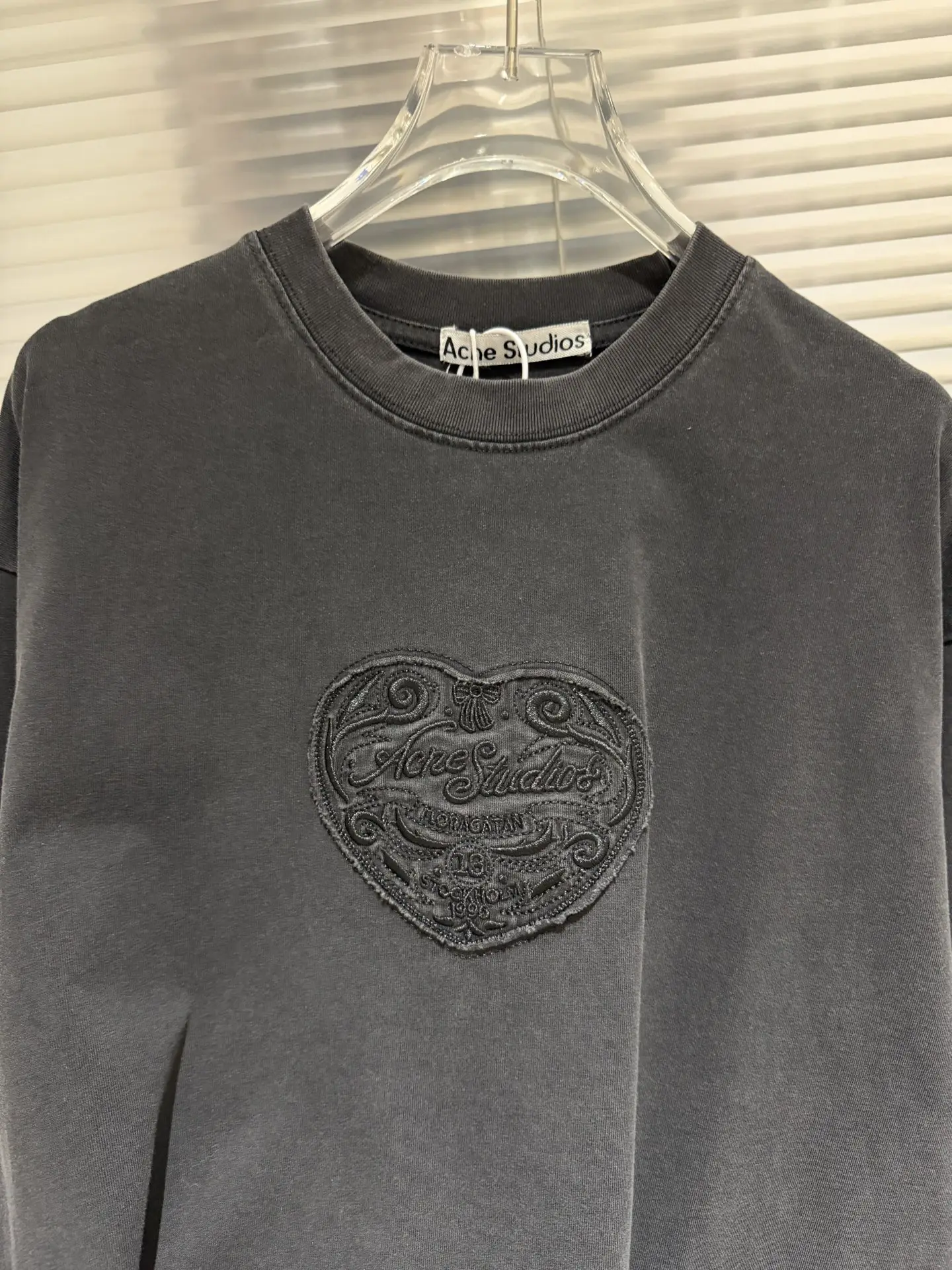 Heart Embroidery Oversized T-Shirt D10011402 — view 15