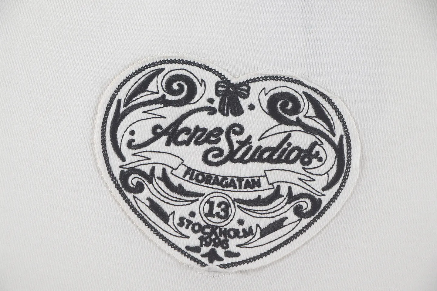 Heart Embroidery Oversized Cotton T-Shirt D10011403 — view 4