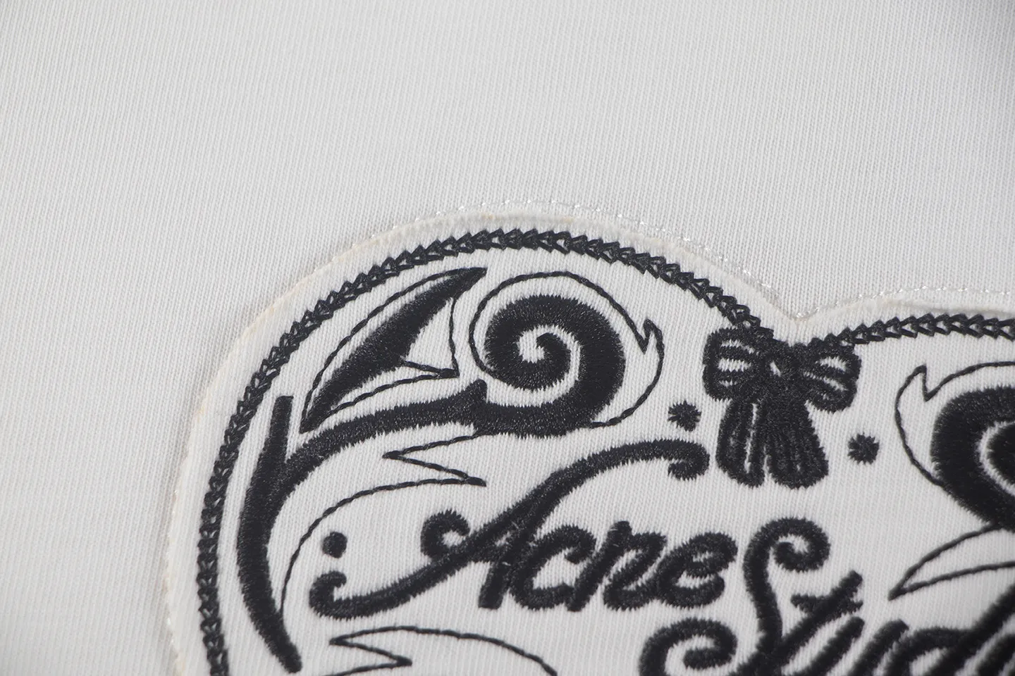 Heart Embroidery Oversized Cotton T-Shirt D10011403 — view 5
