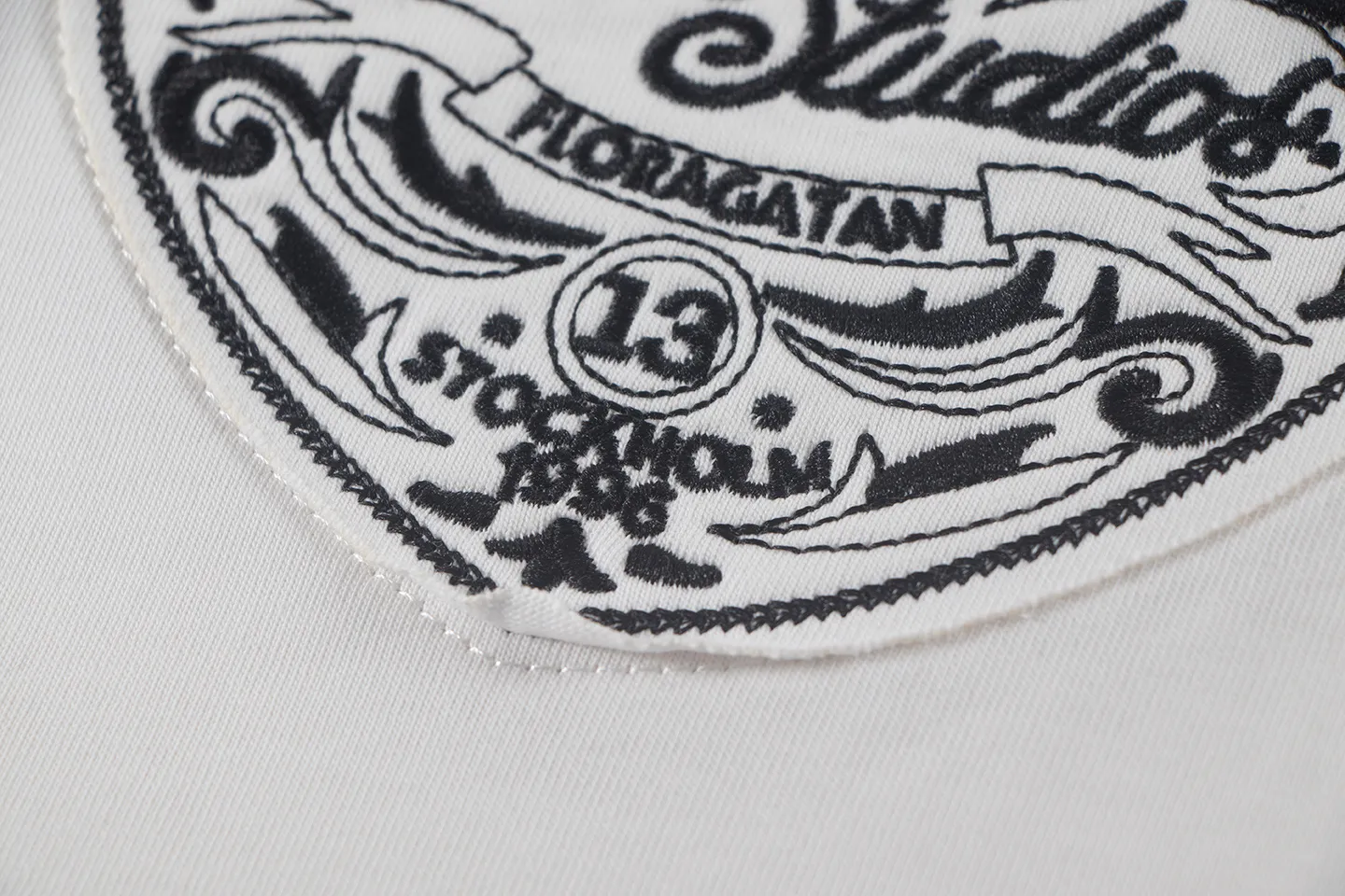 Heart Embroidery Oversized Cotton T-Shirt D10011403 — view 7
