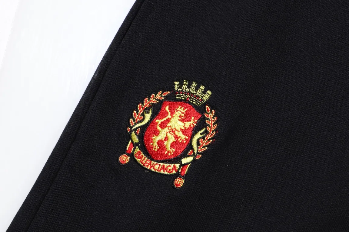 3B Sports Crest Embroidered Sweatpants D20921318 — view 6