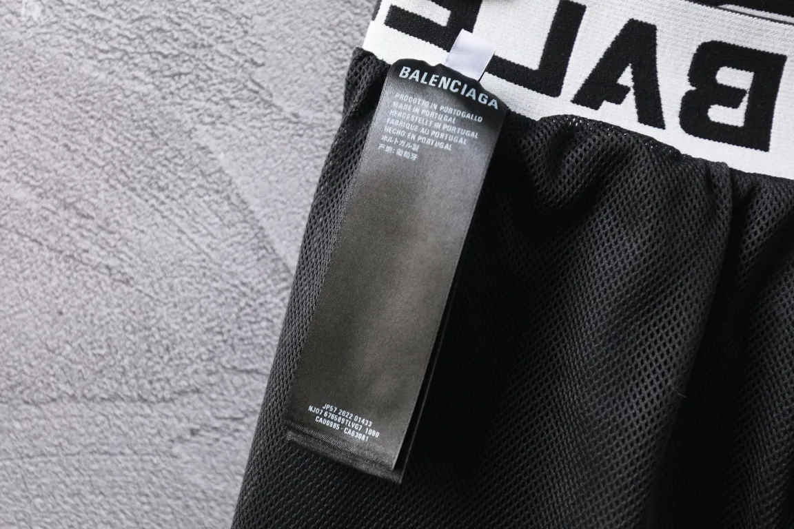 Logo-Print Wide-Leg Shell Track Pants D29912571 — view 9