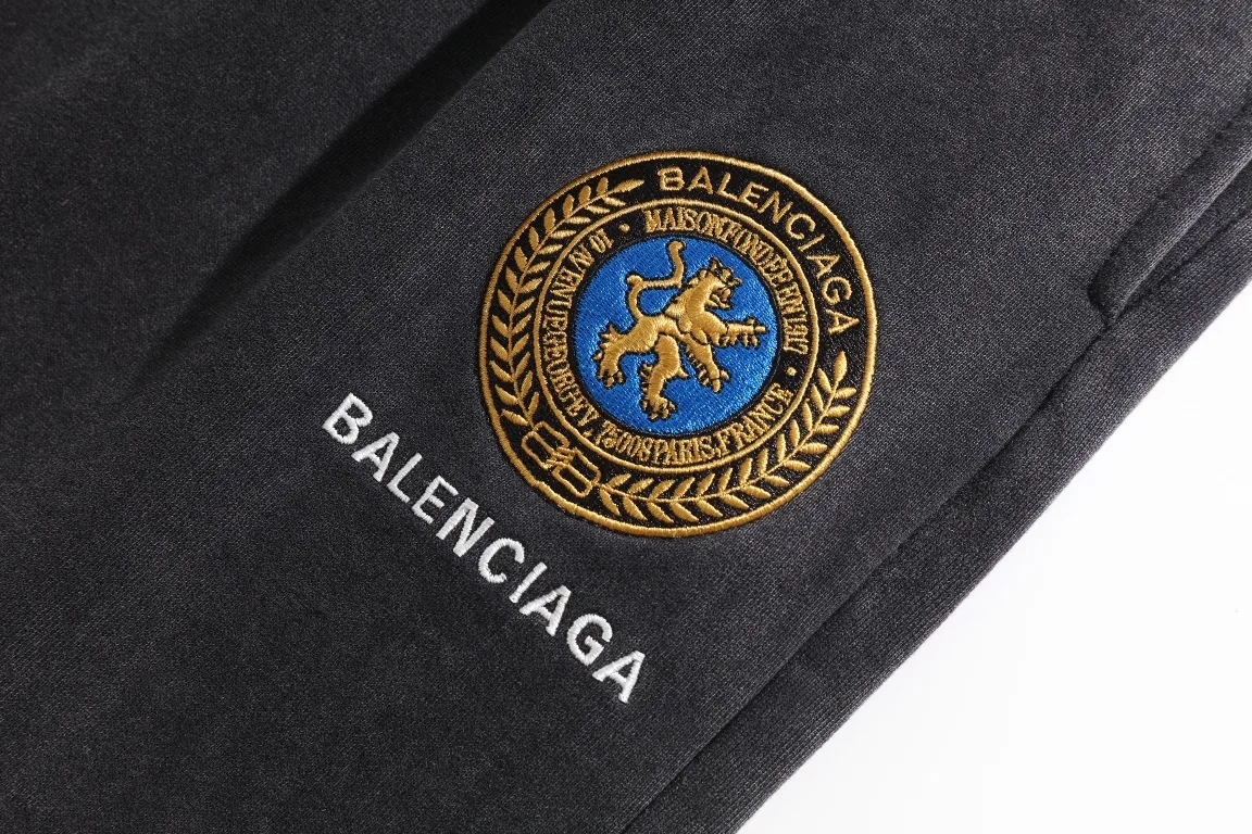 Embroidered Crest Faded Cotton Sweatpants D30912542 — view 3