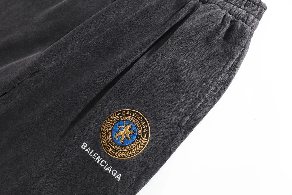 Embroidered Crest Faded Cotton Sweatpants D30912542 — view 4