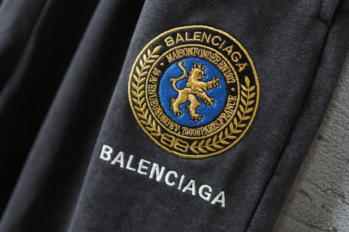 Embroidered Crest Faded Cotton Sweatpants D30912541 — view 3