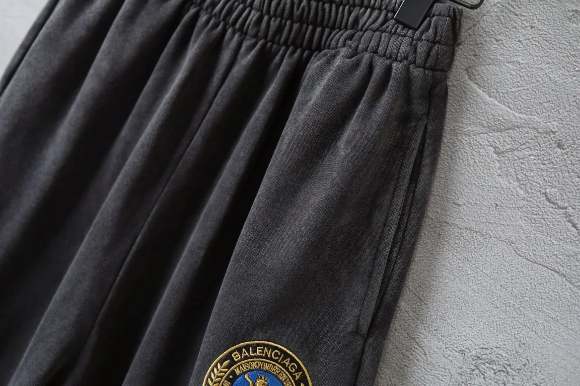 Embroidered Crest Faded Cotton Sweatpants D30912541 — view 5