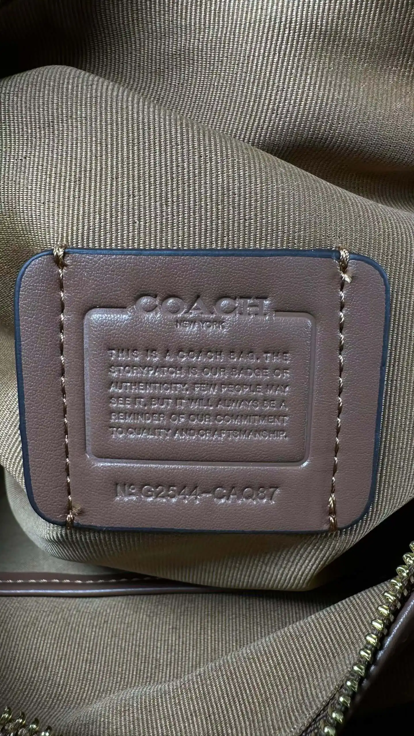 Erin Signature Canvas Shoulder Bag D39018078 — view 9