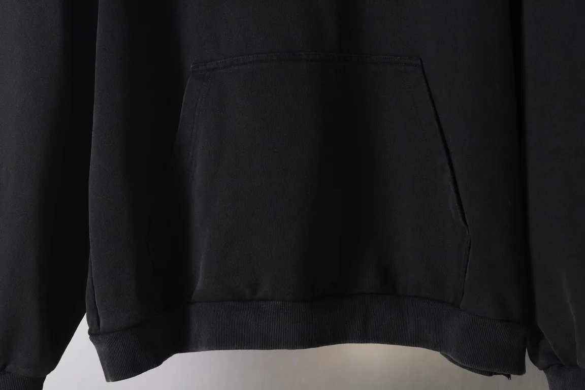 Avenue Montaigne Embroidered Logo Hoodie D26521326 — view 6