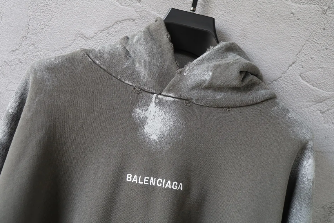 Logo Embroidered Mud-Wash Distressed Hoodie D31918798 — view 3