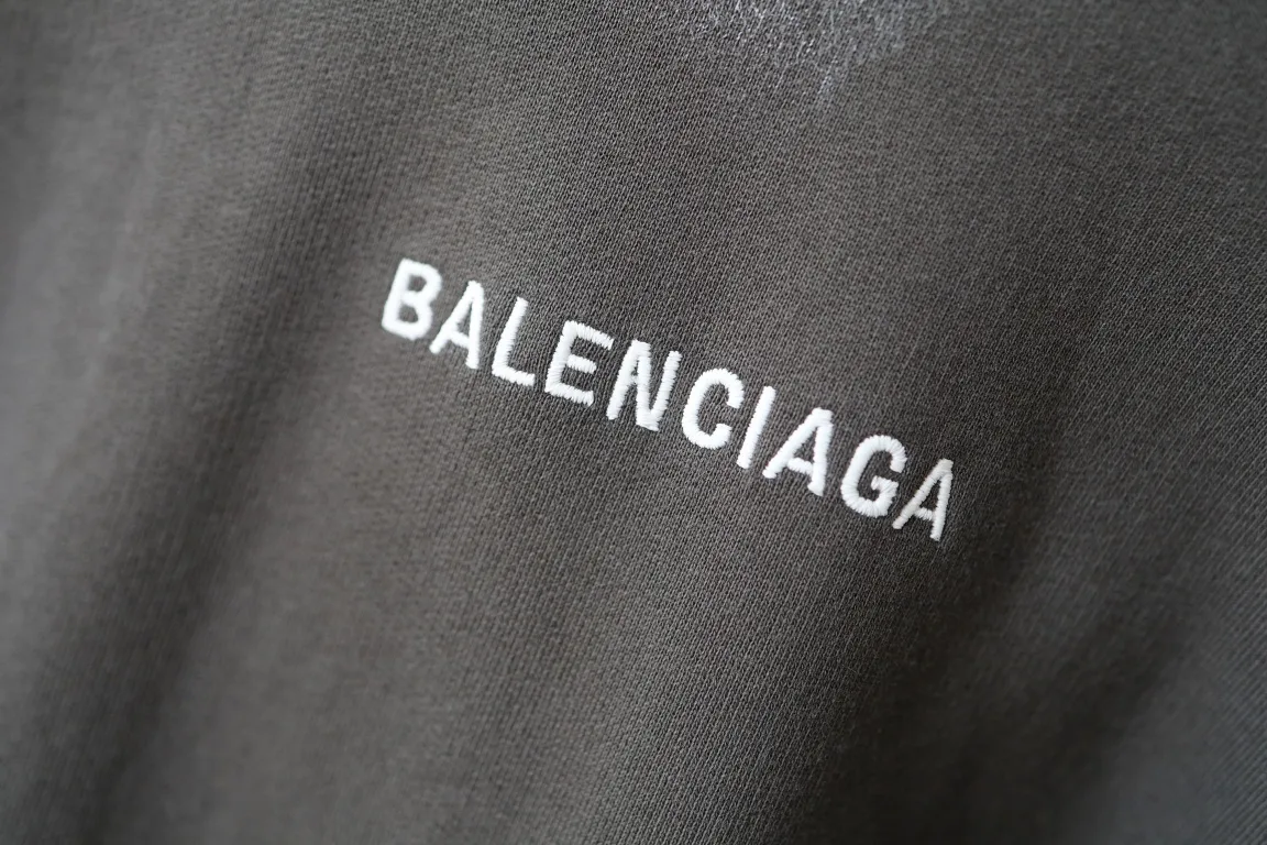 Logo Embroidered Mud-Wash Distressed Hoodie D31918798 — view 6
