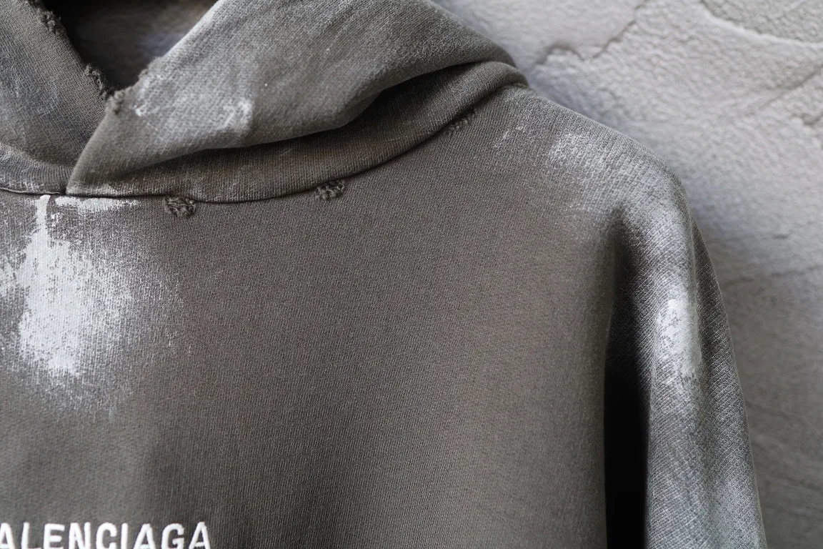 Logo Embroidered Mud-Wash Distressed Hoodie D31918798 — view 7
