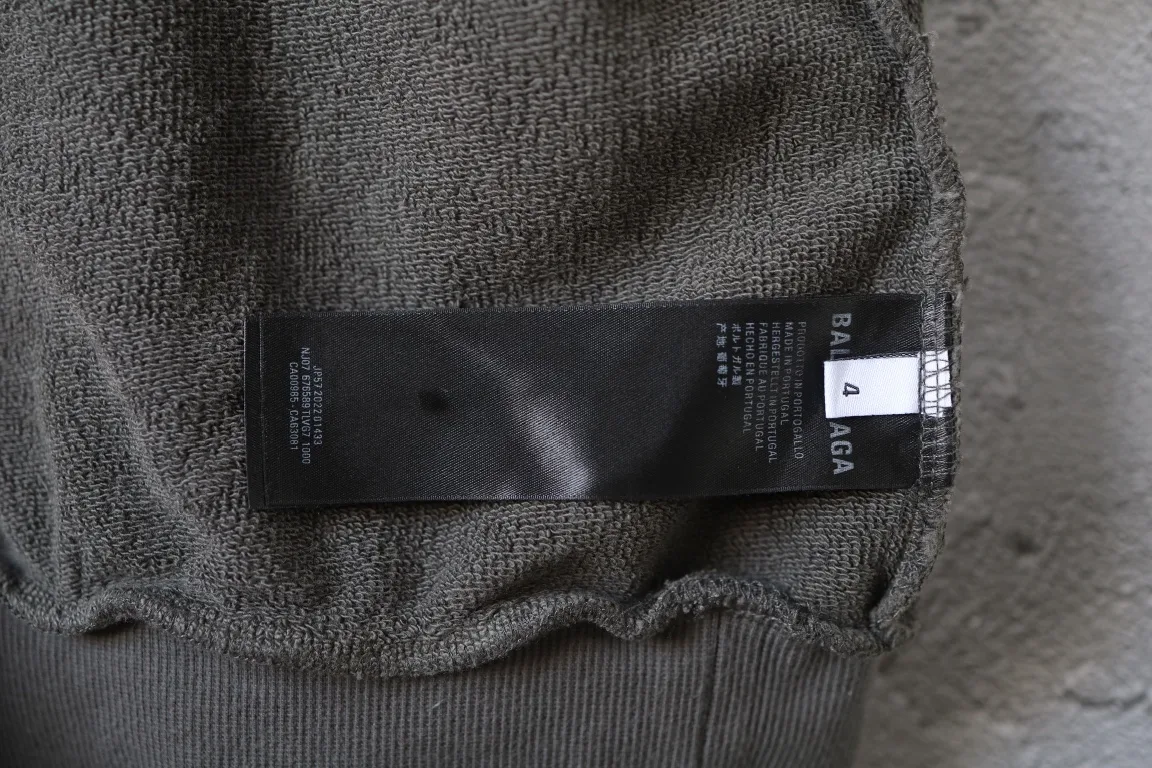Logo Embroidered Mud-Wash Distressed Hoodie D31918798 — view 9