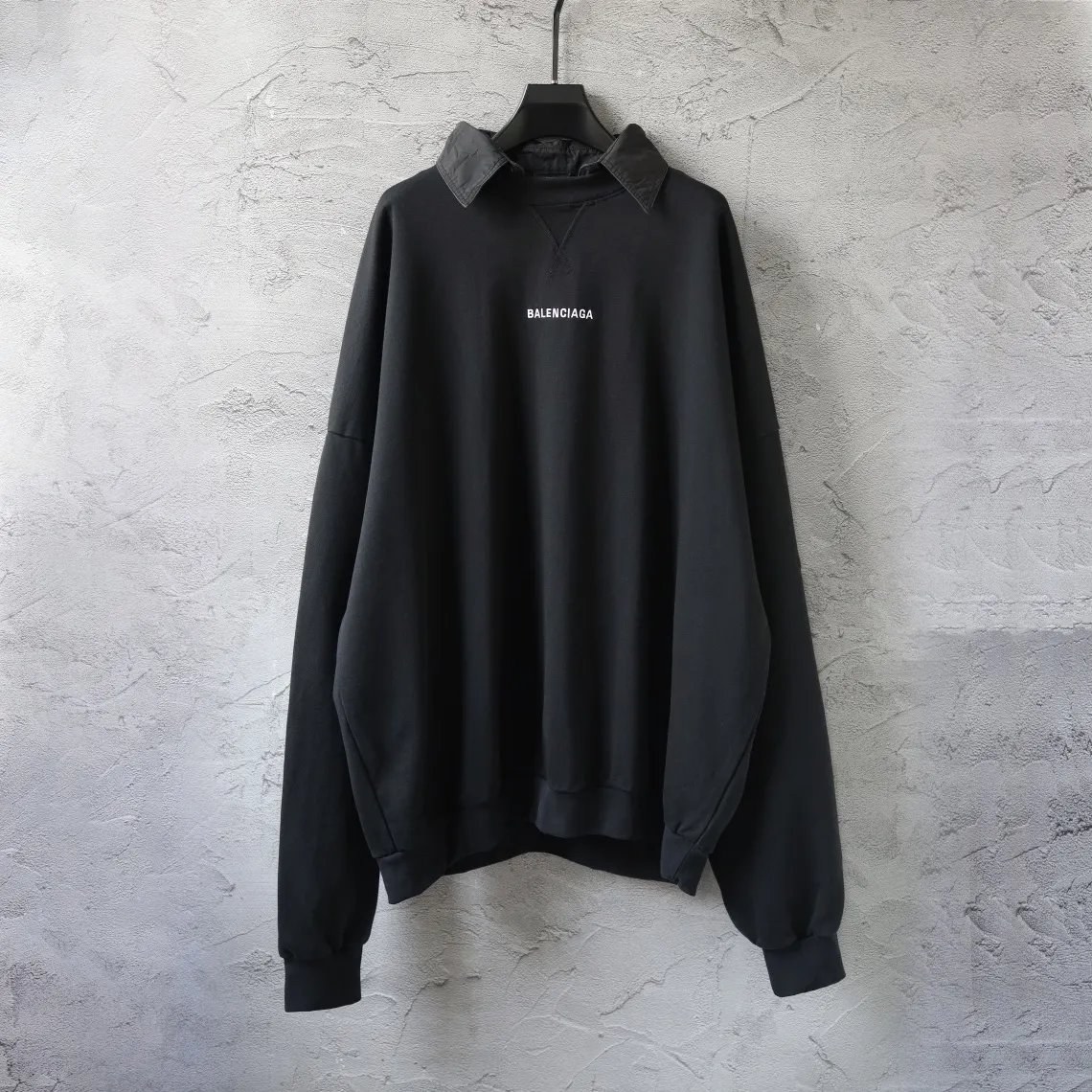 Logo Embroidered Layered-Collar Sweatshirt D27918791 — view 10