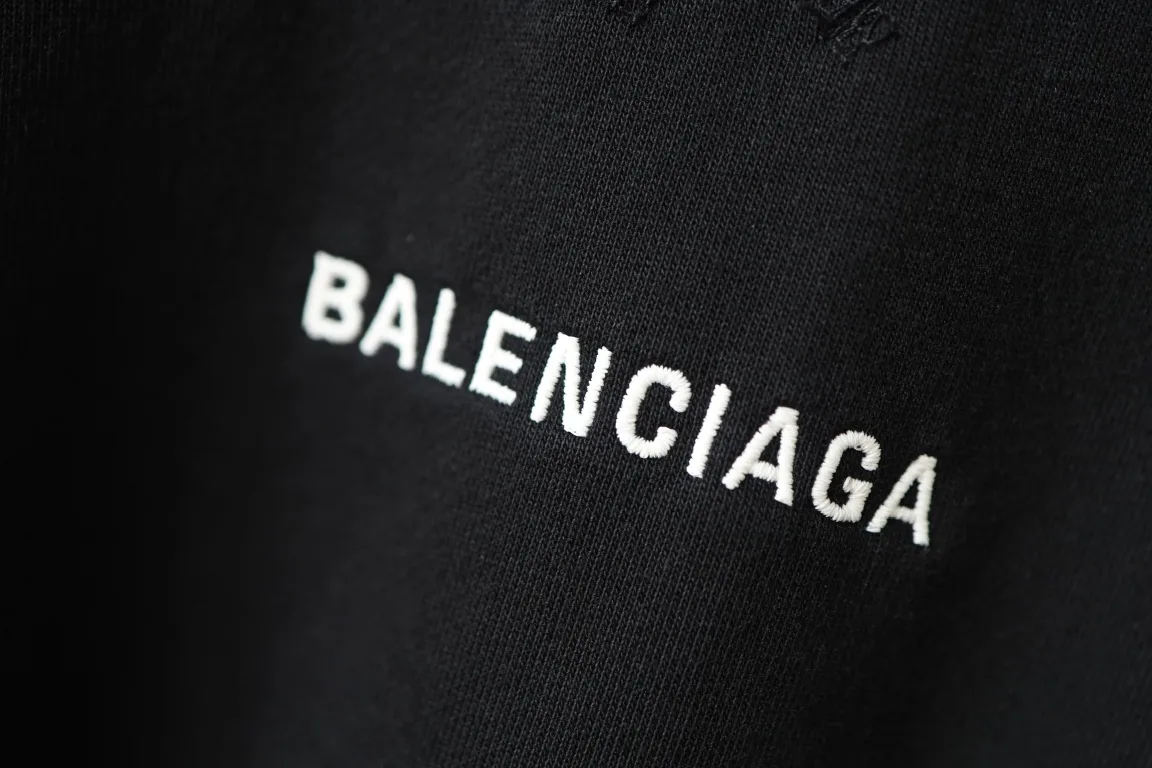 Logo Embroidered Layered-Collar Sweatshirt D27918791 — view 13