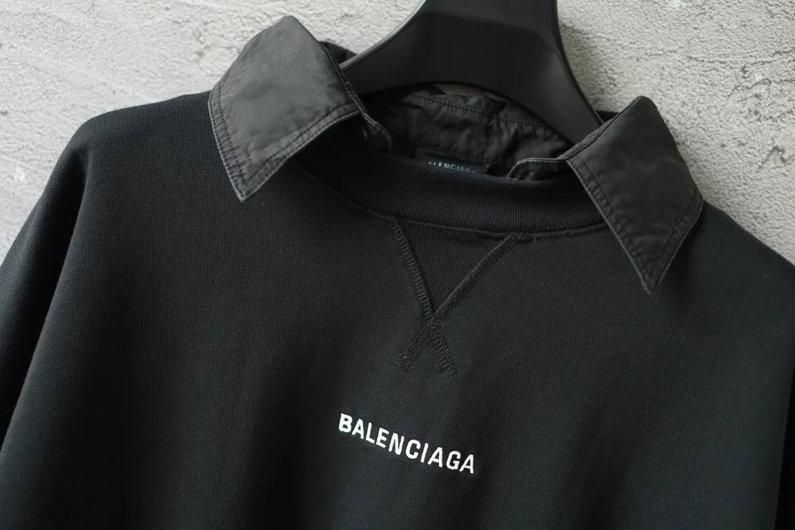 Logo Embroidered Layered-Collar Sweatshirt D27918791 — view 15