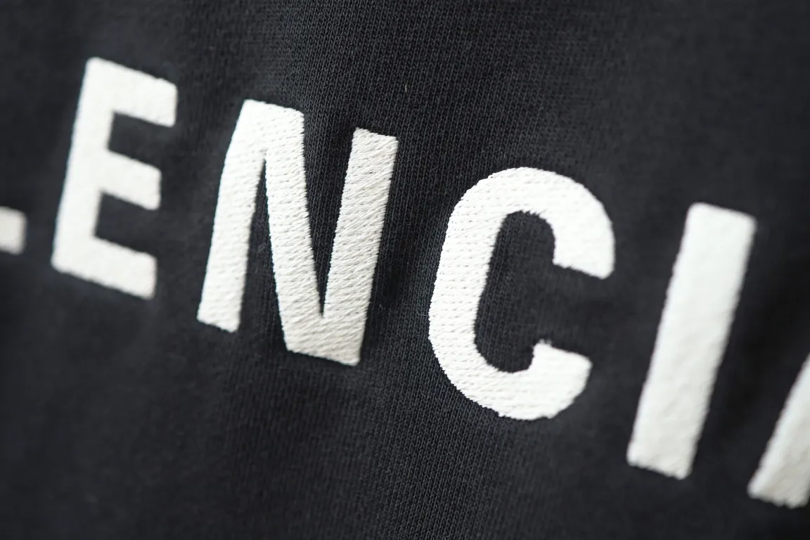 Logo Embroidered Layered-Collar Sweatshirt D27918791 — view 16