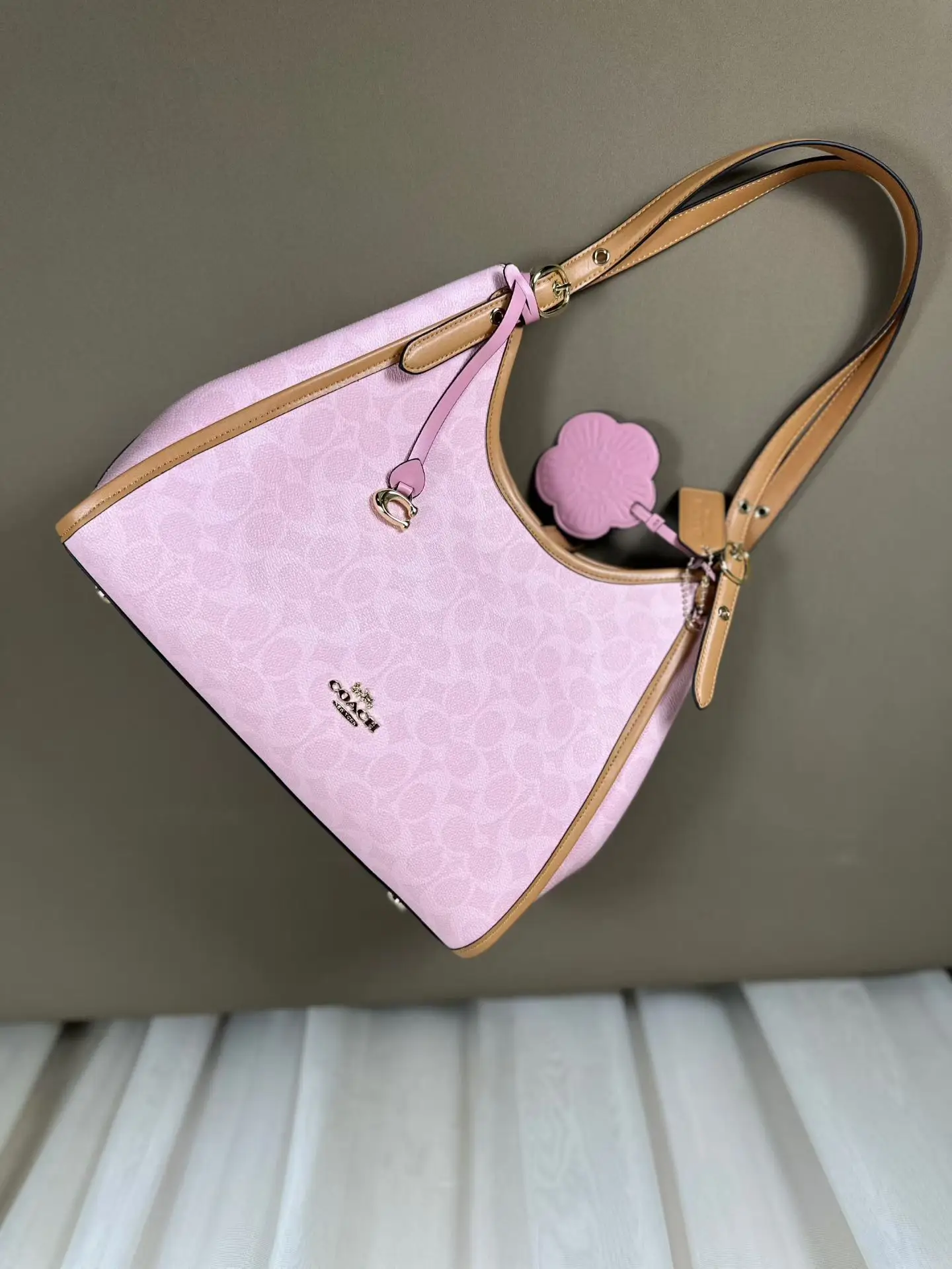 Erin Signature Canvas Shoulder Bag D39018079 — view 7
